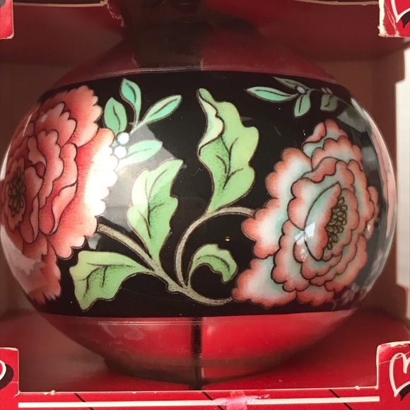 VINTAGE 1988 HALLMARK "Love Grows" Glass Ornament - Picture 3 of 16